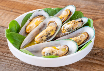 Baked half shell mussels