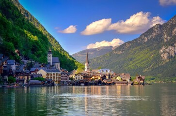 Fototapeta na wymiar Beautiful Hallstatt Town in Austria. Famous Hallstatt mountain village and and swan on alpine lake Hallstatter See, Austrian Alps.