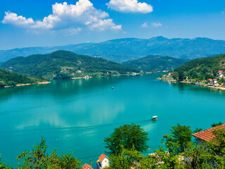 Jablanicko See in Bosnien und Herzegowina nahe Dorf Ostrozac - 598362717