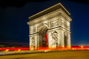 Fototapeta na wymiar arc de triomphe at night