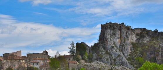 Village de Rougon (Alpes -de -Haute-provence)