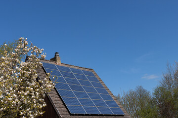 Solaranlge auf dem Dach, Textfreiraum oben