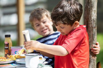 Obraz premium Cute little boy eating outside picnic