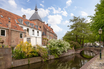 Fototapeta na wymiar Canal in the old medieval center of the Dutch historic city of Amersfoort.