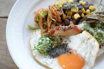 Enjoy breakfast before going to work.