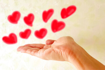 ハートがいっぱいの手　たくさんの愛情