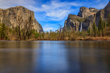 Fototapeta na wymiar Yosemite Valley and Bridalveil Fall in Yosemite National Park, California, USA
