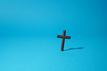 Fototapeta premium 푸른배경의 십자가 사진, 십자가사진, 십자가, 십자가배경화면,십자가예배이미지,십자가바탕화면, 십자가이미지, 기독교배경화면