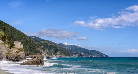 Fototapeta na wymiar Strand von Monterosso al Mare, Italienische Riviera, Cinque Terre, Ligurien, Italien