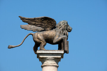 Skulptur auf Säule, Salò, Gardasee, Provinz Brescia, Lombardei, Italien
