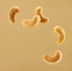 Cashewkerne auf Ocker