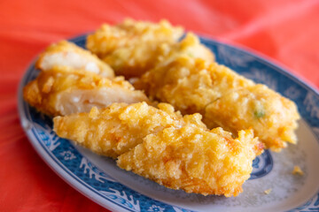 Deep fry shrimp meat paste roll.