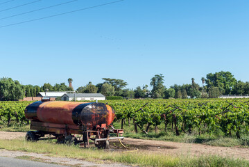 Leaking water trailer, vineyard in Kanoneiland