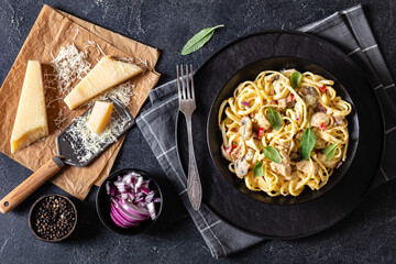 linguine Alfredo with Chicken, Mushroom in bowl