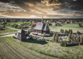 drewniany kościółek na Śląsku w Polsce - obrazy, fototapety, plakaty