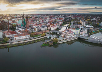 Opole widok miasta z centrum i Starym Miastem nad rzeką Odrą