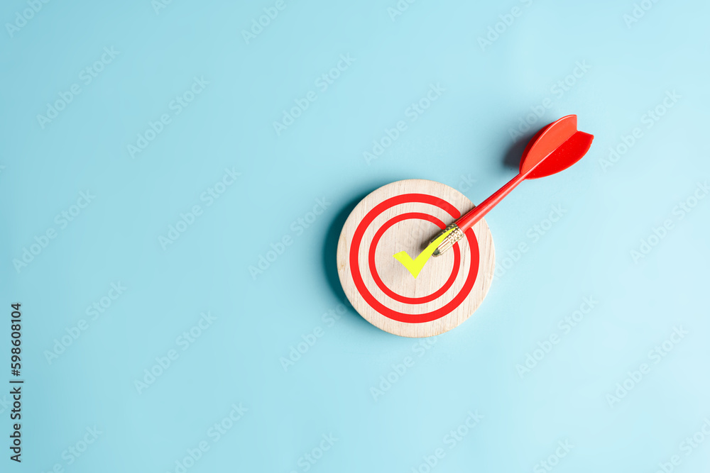 Aufkleber arrow focus to target icon. dartboard and arrow for creative and set up business objective target go