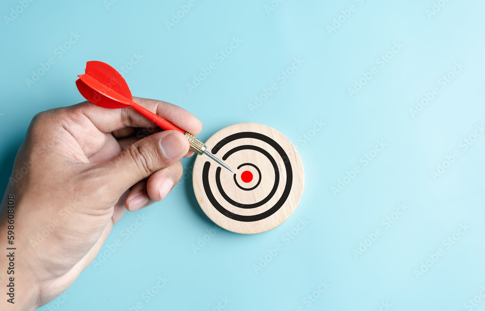 Aufkleber business hands holding arrow focus to target icon. dartboard and arrow for creative and set up busin