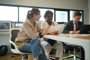 Obraz premium Businesspeople having meeting in the office