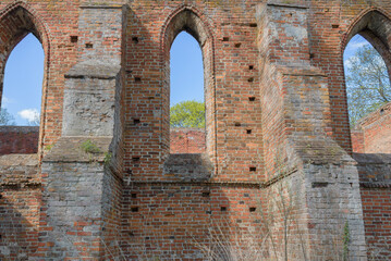 Fototapeta na wymiar ruiny kościoła ewangelickiego w Steblewie