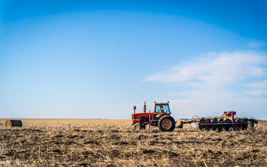 Fototapeta premium tractor in a field