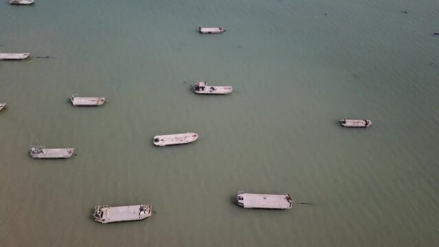 Barge ostr&eacute;icole sur l'Ile de R&eacute;