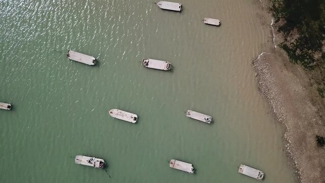 Barges ostr&eacute;icoles sur l'Ile de R&eacute;
