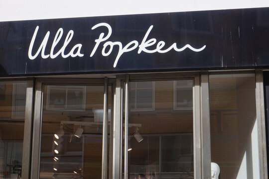 Logo Ulla Popken über einem Geschäft