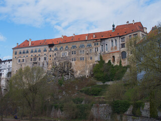 Fototapeta na wymiar Český Krumlov è una città della Repubblica Ceca cresciuta attorno a un castello gotico e vicino al fiume Moldava