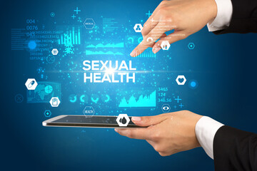 Obraz premium Close-up of a touchscreen with medical inscription