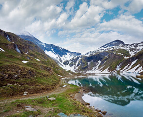 Fototapeta na wymiar Alps mountains tranquil summer view (reflections on the lake near Grossglockner High Alpine Road)