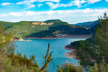 Castillo de la Vizaña en el embalse de Arenóso