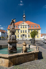 Marktplatz in Ohrdruf mit Rathaus und Brunnen