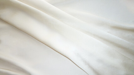 Fototapeta na wymiar シルクサテンの襞　絹　布　白またはアイボリー　