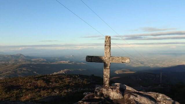 time lapse on the Cruzeiro do Pico do Itamb&eacute;, in the city of Santo Ant&ocirc;nio do Itamb&eacute;, State of Minas Gerais, Brazil