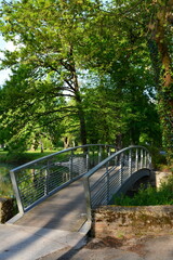 Fototapeta na wymiar Saint-Herblain - Parc de la Bégraisière - Passerelle du plan d'eau