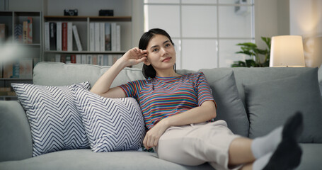 Obraz premium Portrait close-up of young asian female watching television