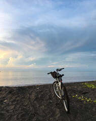 Fototapeta premium Cycling in the morning visiting several beaches