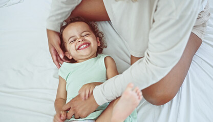 Obraz premium Happy family love, mother and her daughter, her daughter playing and hugging.