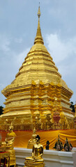 Fototapeta premium Golden pagoda