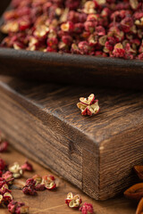 Piper nigrum,Chinese red pepper,black pepper,Zanthoxylum schinifolium(huajiao),fresh and dried peppercorns
