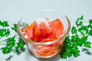 砂糖をかけたトマト