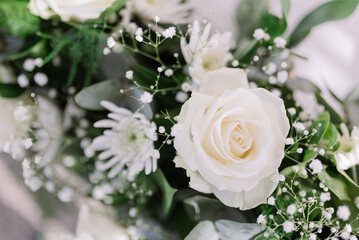 white roses bouquet