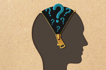Man head profile with open zipper and question marks - Concept of open mind, hidden thoughts and curiosity - 598843148