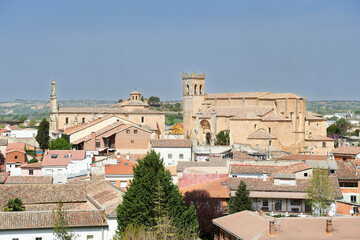 Obraz premium Saint Dominic and The Savior churches rise above the roofs of the town of Cifuentes