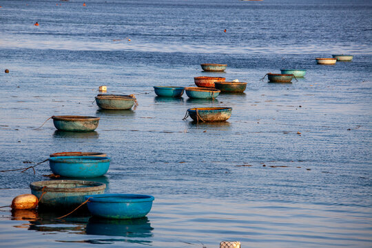 thuyền th&uacute;ng, vietnamese round coracle boat 