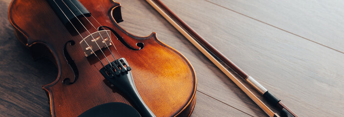 Fototapeta premium Violin on the table