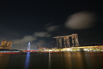 Fototapeta na wymiar Iconic skyline of Singapore city at night.