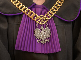 Polski sąd toga i łańcuch sędziego  © Paweł Kacperek