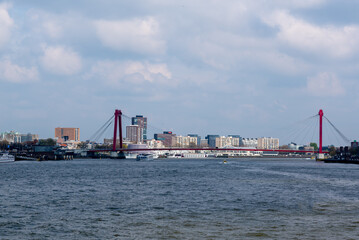 Obraz premium Willemsbrücke in Rotterdam.